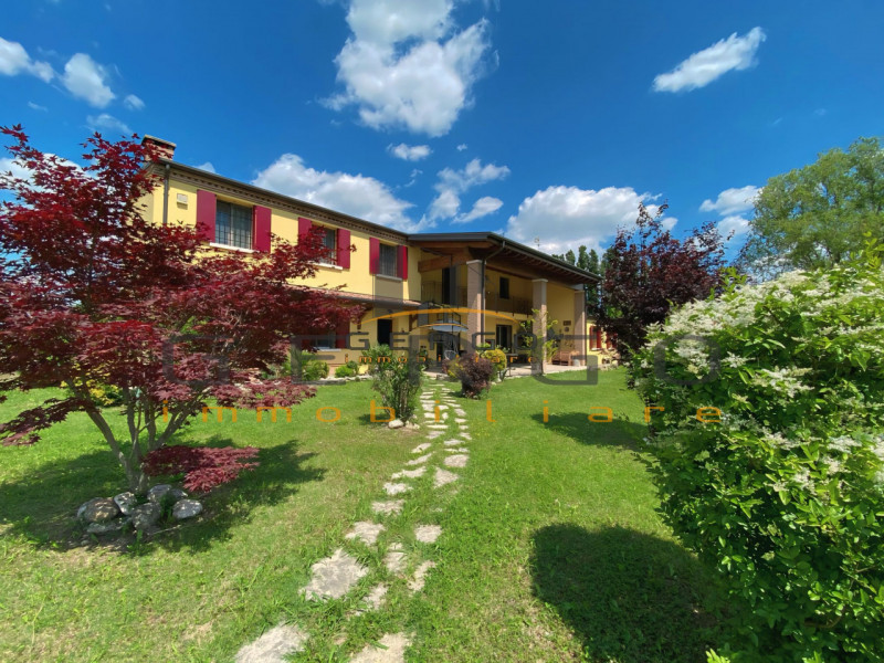 (Per INFO Cristina 3389226442) Ad Albignasego, in zona tranquilla e vicina al centro, proponiamo ...