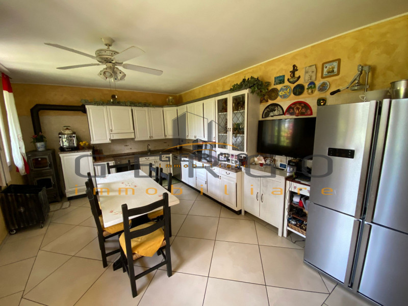 (Per INFO Cristina 3389226442) Ad Albignasego, in zona tranquilla e vicina al centro, proponiamo ...