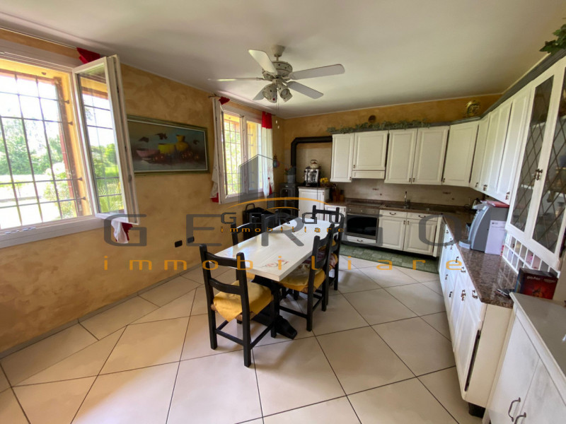 (Per INFO Cristina 3389226442) Ad Albignasego, in zona tranquilla e vicina al centro, proponiamo ...