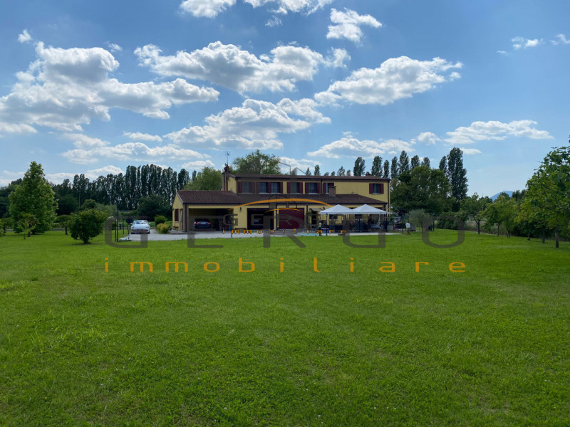 (Per INFO Cristina 3389226442) Ad Albignasego, in zona tranquilla e vicina al centro, proponiamo ...