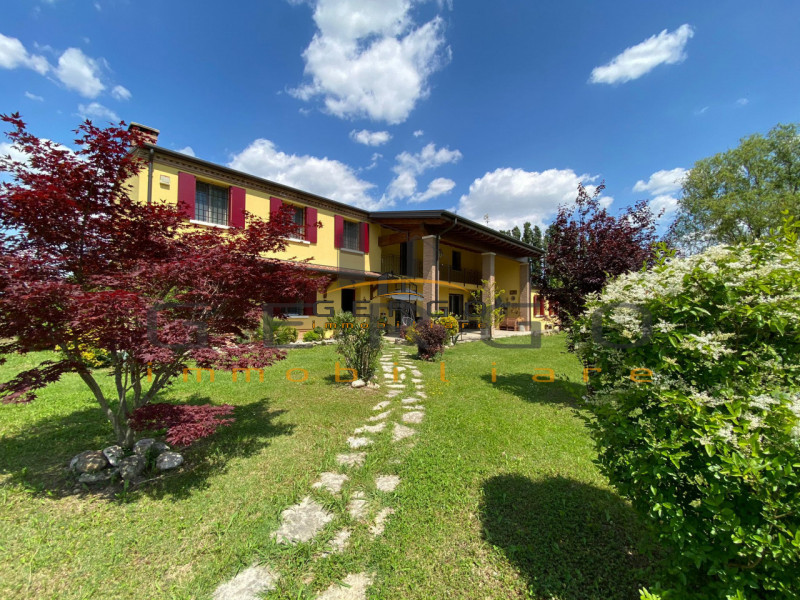 (Per INFO Cristina 3389226442) Ad Albignasego, in zona tranquilla e vicina al centro, proponiamo ...