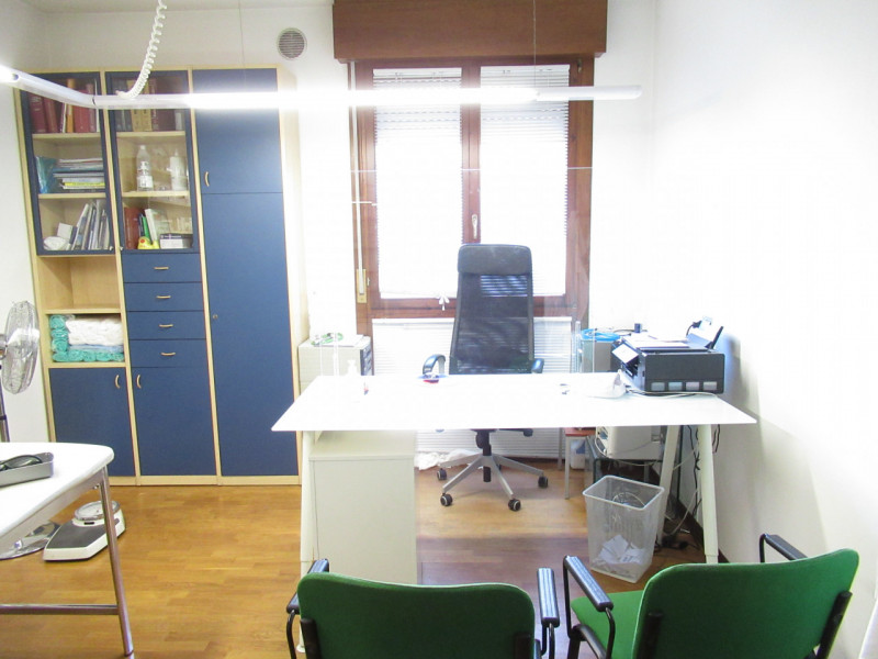 Per informazioni contattare 335/464501. Ad Arcade (TV) proponiamo in vendita a reddito ambulatori...