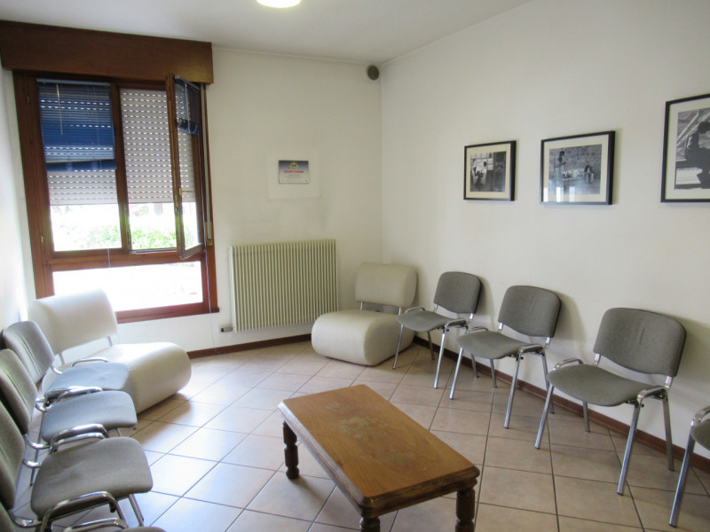 Per informazioni contattare 335/464501. Ad Arcade (TV) proponiamo in vendita a reddito ambulatori...