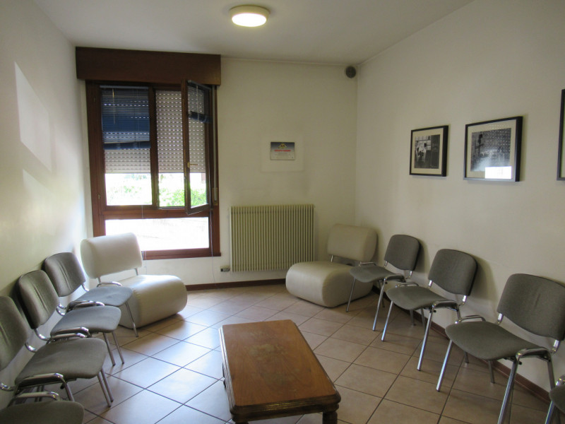 Per informazioni contattare 335/464501. Ad Arcade (TV) proponiamo in vendita a reddito ambulatori...