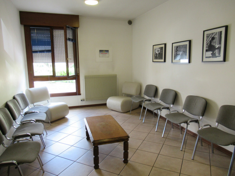 Per informazioni contattare 335/464501. Ad Arcade (TV) proponiamo in vendita a reddito ambulatori...