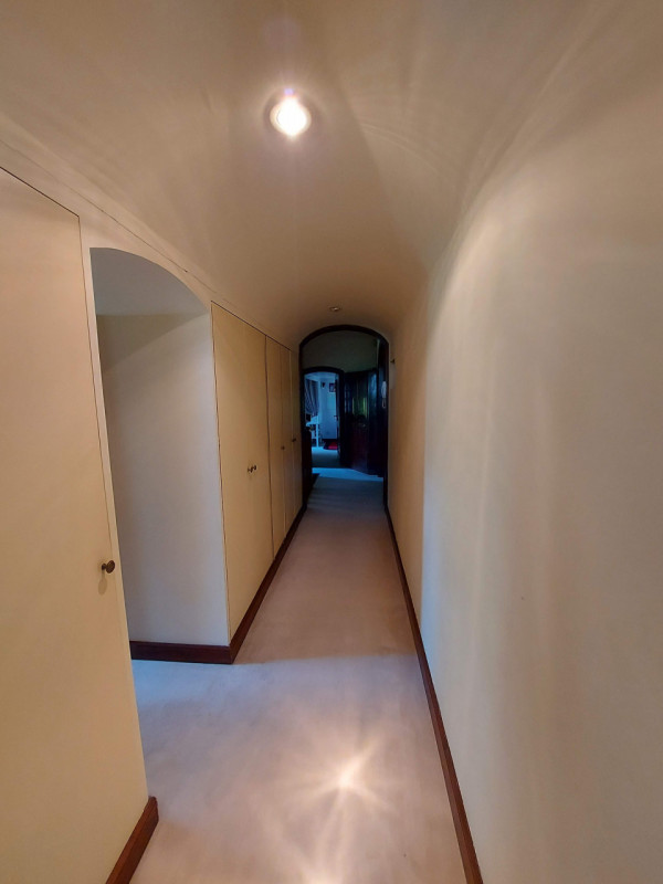 Scoprite questa straordinaria villa padronale situata nel cuore di Montegrotto Terme, una delle l...