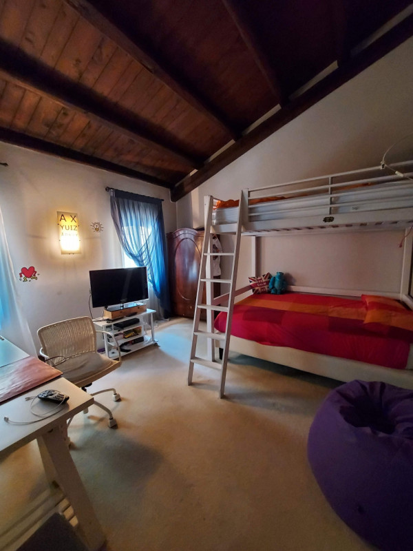 Scoprite questa straordinaria villa padronale situata nel cuore di Montegrotto Terme, una delle l...