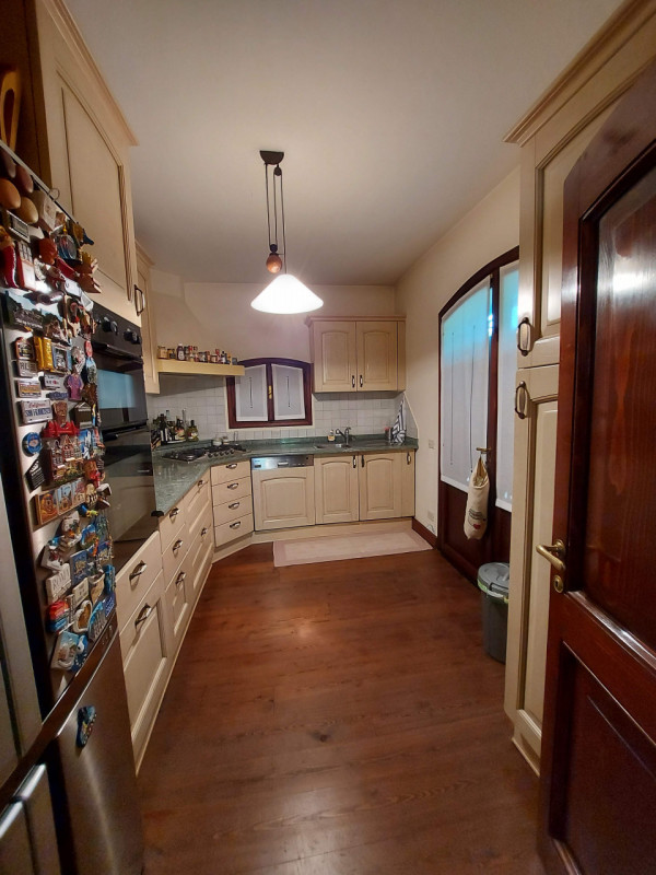 Scoprite questa straordinaria villa padronale situata nel cuore di Montegrotto Terme, una delle l...