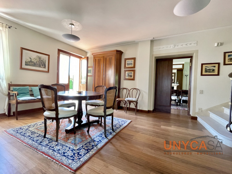 Ai confini con il pittoresco comune di Teolo, proponiamo in vendita un raffinato rustico di campa...