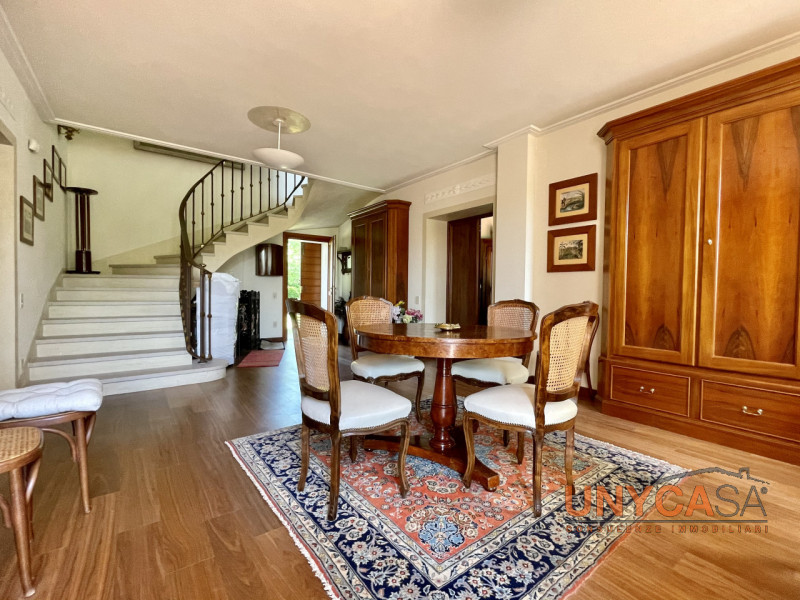 Ai confini con il pittoresco comune di Teolo, proponiamo in vendita un raffinato rustico di campa...