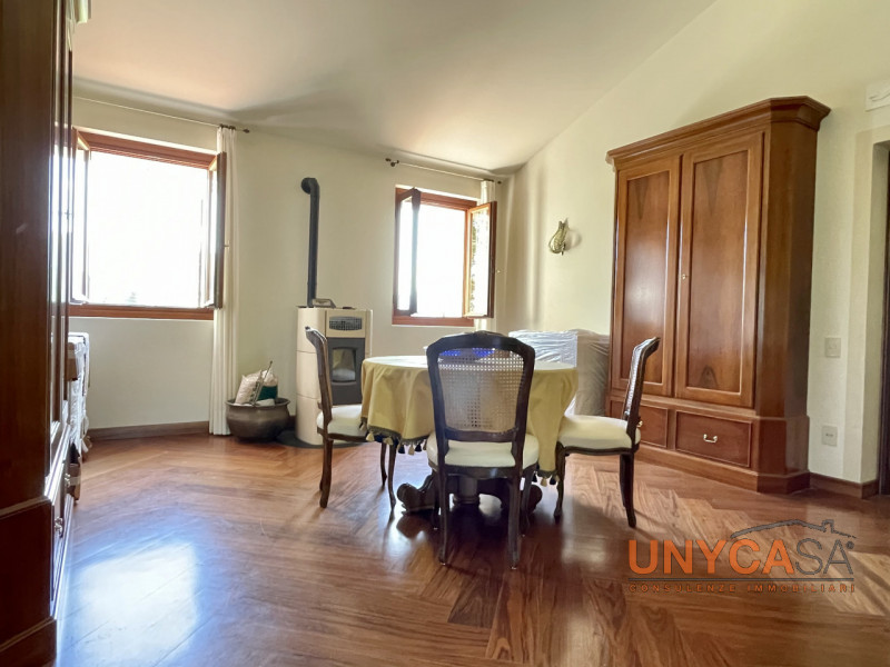 Ai confini con il pittoresco comune di Teolo, proponiamo in vendita un raffinato rustico di campa...