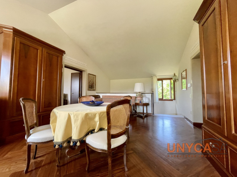 Ai confini con il pittoresco comune di Teolo, proponiamo in vendita un raffinato rustico di campa...