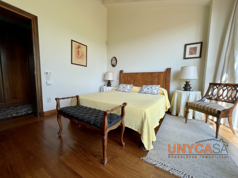 Ai confini con il pittoresco comune di Teolo, proponiamo in vendita un raffinato rustico di campa...