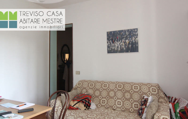 PROPONIAMO IN LOCAZIONE Alloggio a 1 Camera da letto, al piano Terra, facente parte di un fabbric...