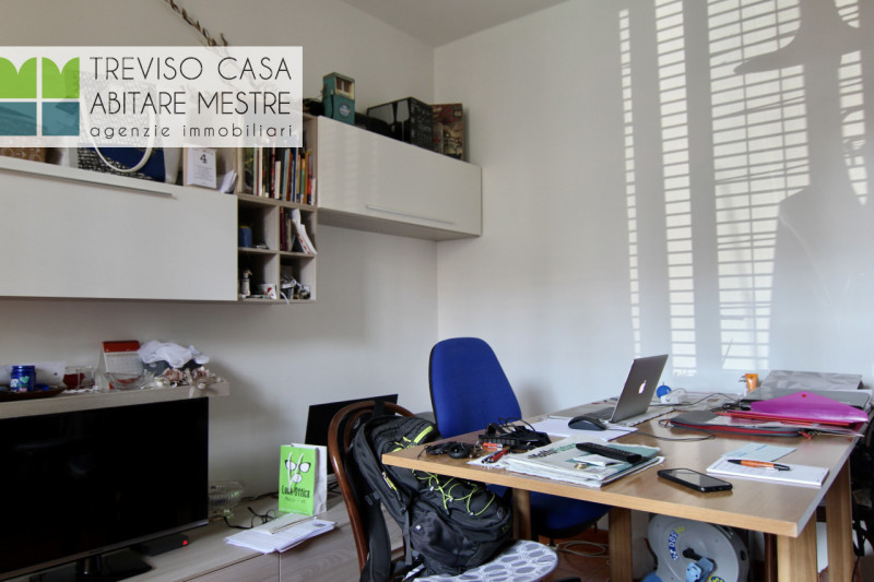 PROPONIAMO IN LOCAZIONE Alloggio a 1 Camera da letto, al piano Terra, facente parte di un fabbric...