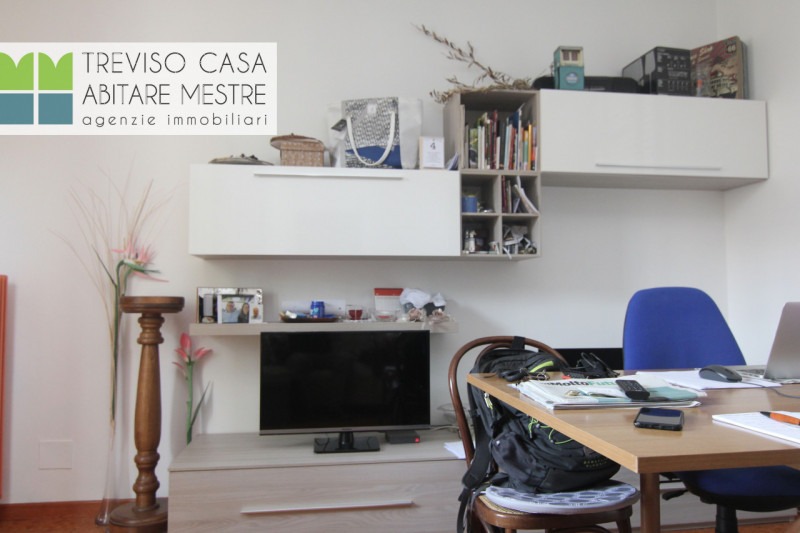 PROPONIAMO IN LOCAZIONE Alloggio a 1 Camera da letto, al piano Terra, facente parte di un fabbric...