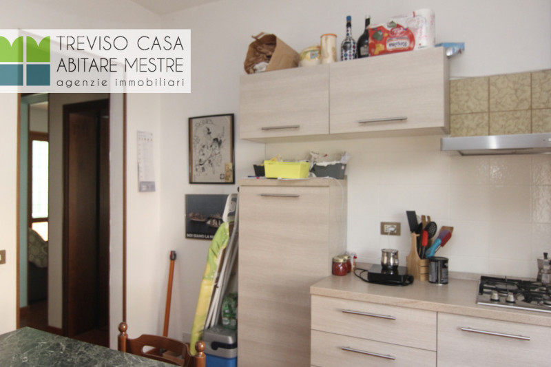 PROPONIAMO IN LOCAZIONE Alloggio a 1 Camera da letto, al piano Terra, facente parte di un fabbric...