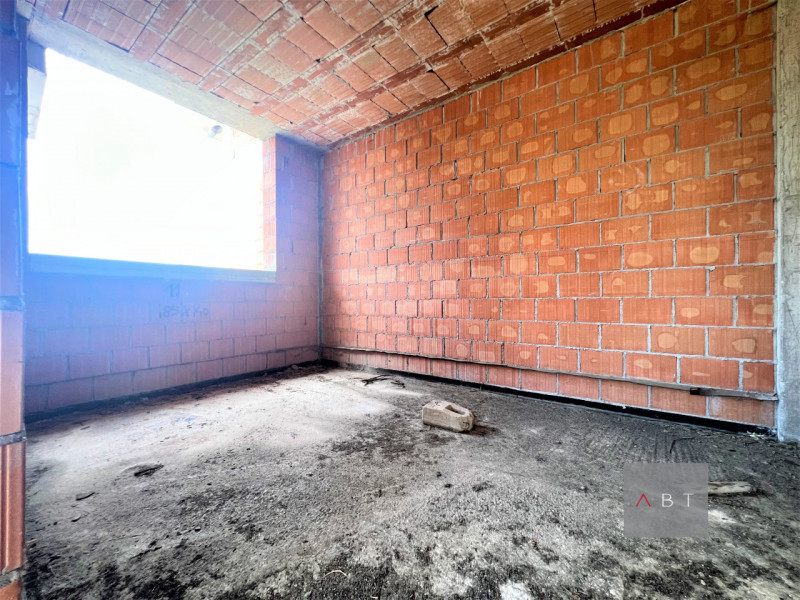 Situata in centro paese, villa singola al grezzo e composta di: ingresso, cucina, pranzo, salotto...