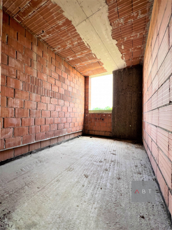 Situata in centro paese, villa singola al grezzo e composta di: ingresso, cucina, pranzo, salotto...