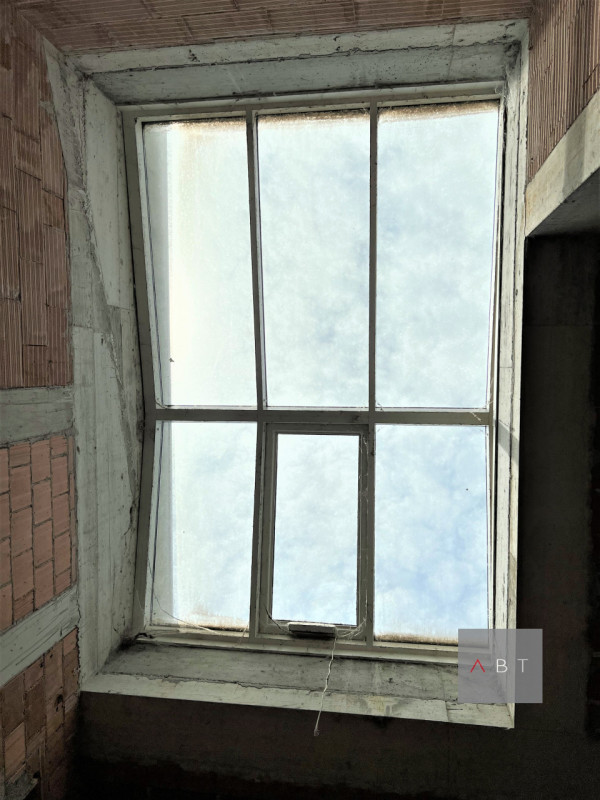 Situata in centro paese, villa singola al grezzo e composta di: ingresso, cucina, pranzo, salotto...