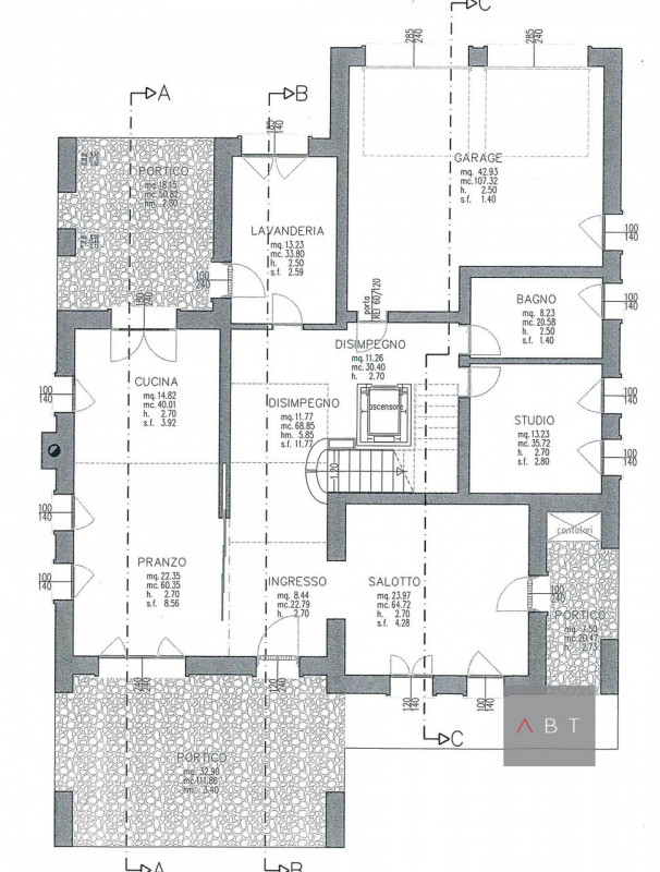 Situata in centro paese, villa singola al grezzo e composta di: ingresso, cucina, pranzo, salotto...