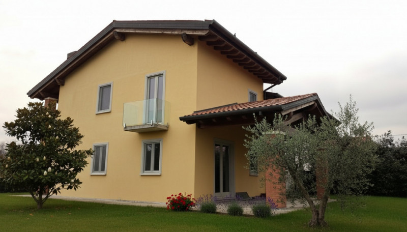 In zona residenziale tranquilla a Cassola, a pochi minuti dal centro di Bassano del Grappa, propo...