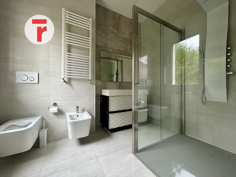 Cadoneghe - loc. Mejaniga. Immobile situato in centro a Mejaniga, a due passi dalla fermata dell'...