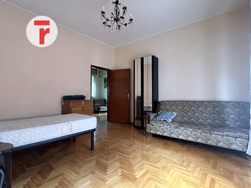 Cadoneghe - loc. Mejaniga. Immobile situato in centro a Mejaniga, a due passi dalla fermata dell'...