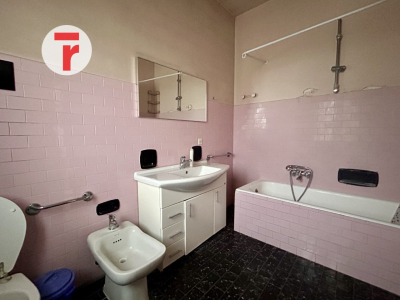 Cadoneghe - loc. Mejaniga. Immobile situato in centro a Mejaniga, a due passi dalla fermata dell'...