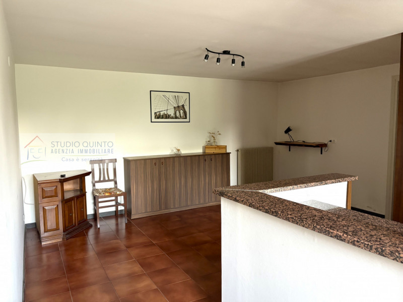 In zona verde e tranquilla a Quinto di Treviso, presentiamo questa porzione di casa su due livell...