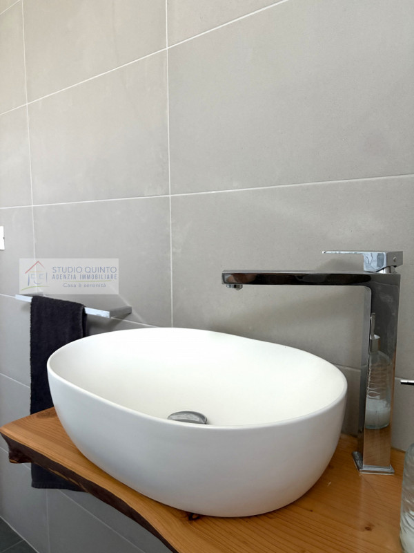 In zona verde e tranquilla a Quinto di Treviso, presentiamo questa porzione di casa su due livell...