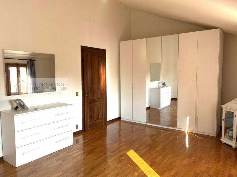 In zona verde e tranquilla a Quinto di Treviso, presentiamo questa porzione di casa su due livell...