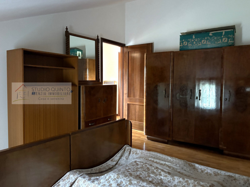 In zona verde e tranquilla a Quinto di Treviso, presentiamo questa porzione di casa su due livell...