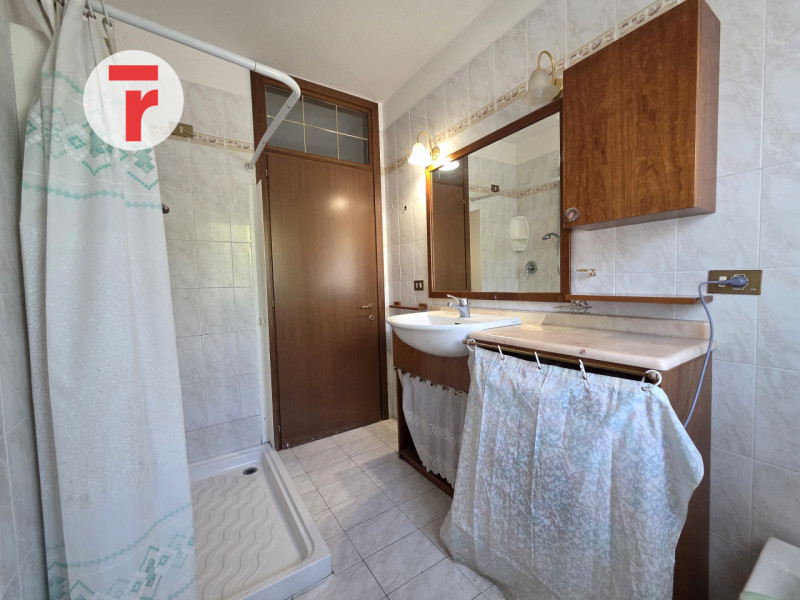 Cadoneghe - Loc.Mejaniga. Zona molto servita e comoda ai principali servizi come supermercati, Co...