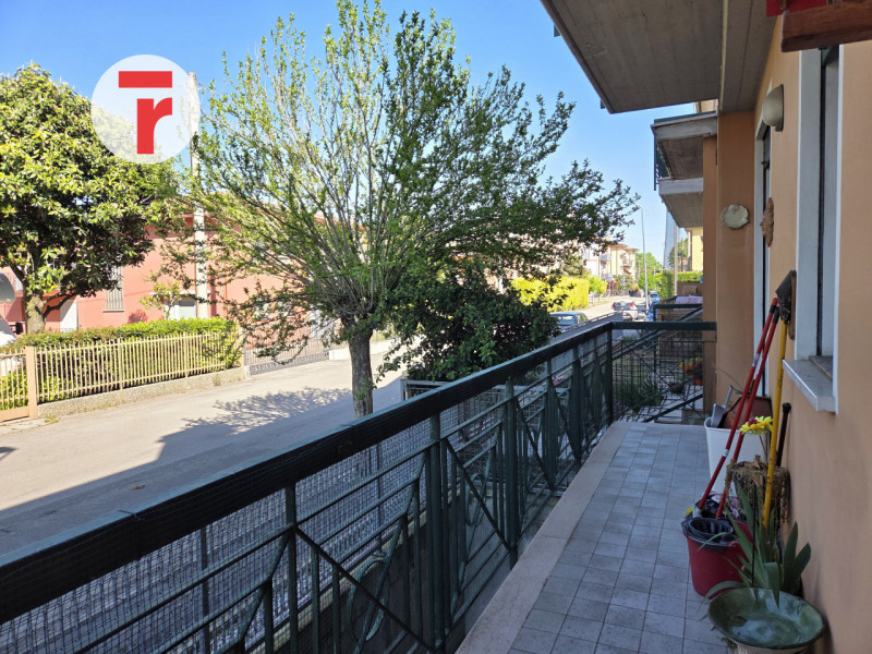 Cadoneghe - Loc.Mejaniga. Zona molto servita e comoda ai principali servizi come supermercati, Co...