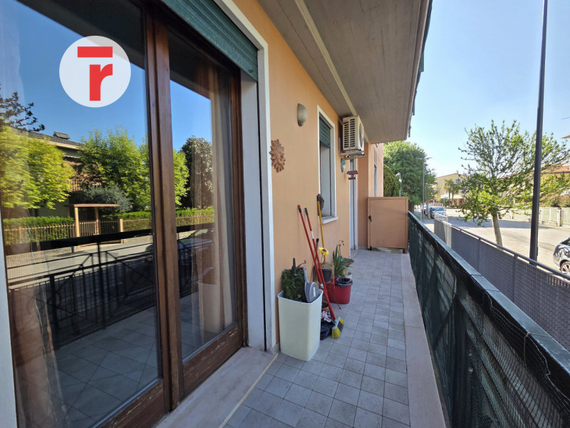 Cadoneghe - Loc.Mejaniga. Zona molto servita e comoda ai principali servizi come supermercati, Co...