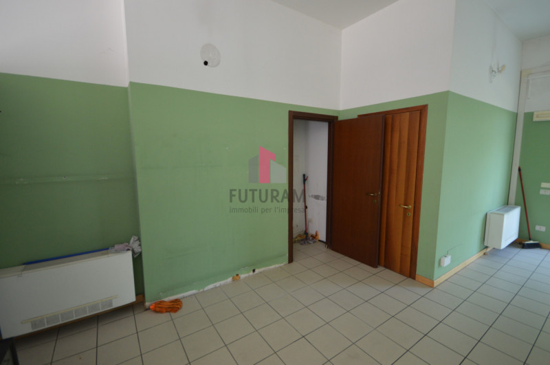 MONTECCHIO MAGGIORE - Rif.24FUTURAM-MAT -Per info 0444310220 - 3929183796
L'immobile è sito in zo...