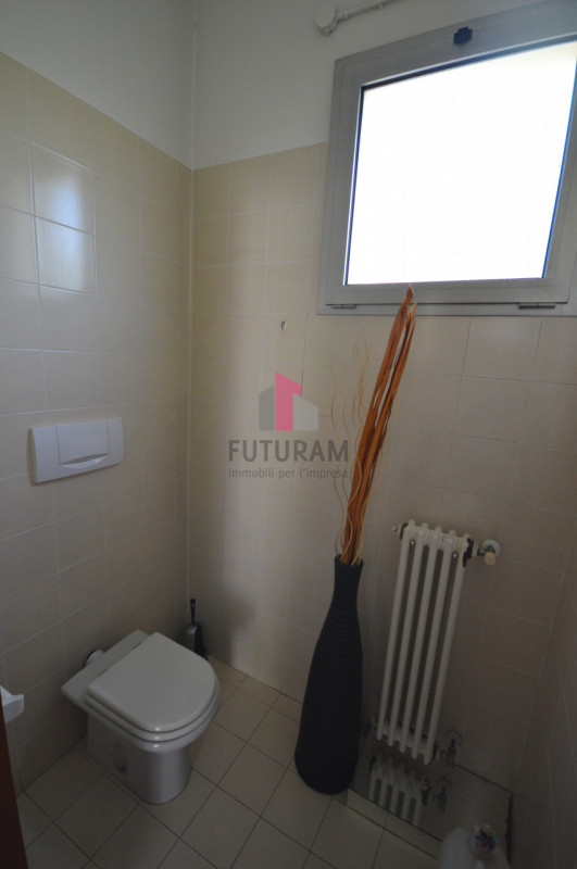 MONTECCHIO MAGGIORE - Rif.24FUTURAM-MAT -Per info 0444310220 - 3929183796
L'immobile è sito in zo...