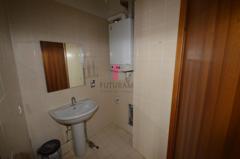 MONTECCHIO MAGGIORE - Rif.24FUTURAM-MAT -Per info 0444310220 - 3929183796
L'immobile è sito in zo...