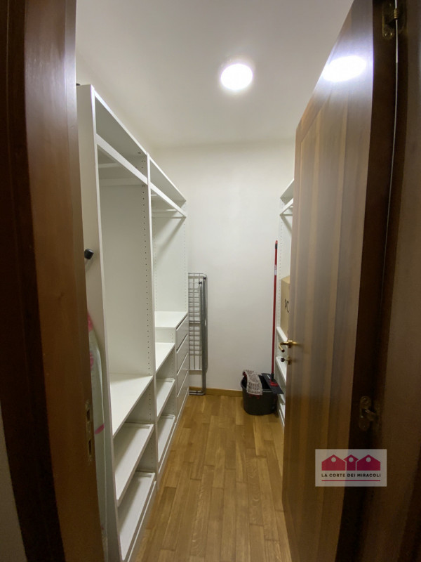 SOLO LOCAZIONE TRANSITORIA DA 6 A 12 MESI - PIAZZA DELLE ERBE: MINI SPAZIOSO ARREDATO E CORREDATO...