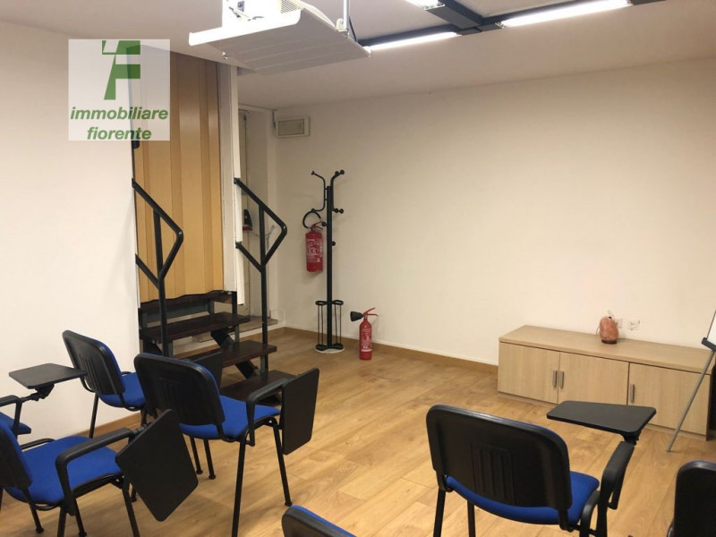 AFFITTASI centralissimo UFFICIO in ottimo stato di manutenzione su 2 livelli di mq 85 totali con ...