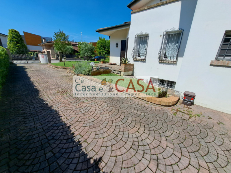 SELVAZZANO: Disponibile dal 1° settembre. Vicinanze a tutti i servizi, vicinanze Colli Euganei, A...