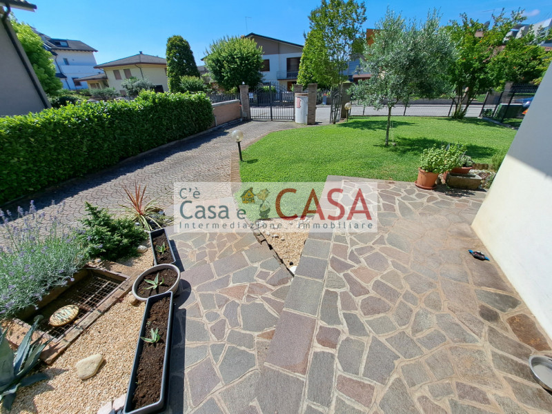 SELVAZZANO: Disponibile dal 1° settembre. Vicinanze a tutti i servizi, vicinanze Colli Euganei, A...