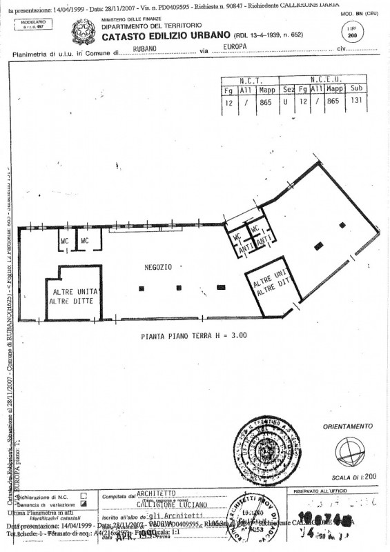 In una delle piazze più dinamiche di Rubano, proponiamo in vendita un ampio negozio/ufficio di ci...