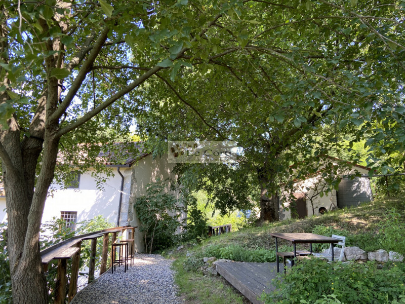 Scopri un affascinante rustico casale nel cuore della Val Liona, precisamente nella suggestiva zo...