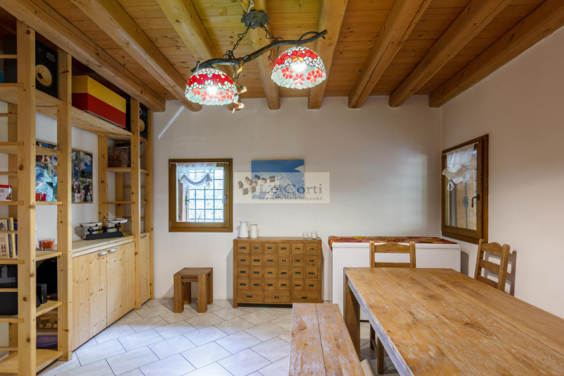 Scopri un affascinante rustico casale nel cuore della Val Liona, precisamente nella suggestiva zo...