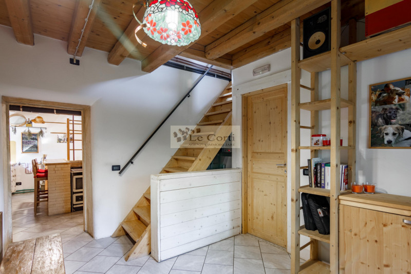 Scopri un affascinante rustico casale nel cuore della Val Liona, precisamente nella suggestiva zo...