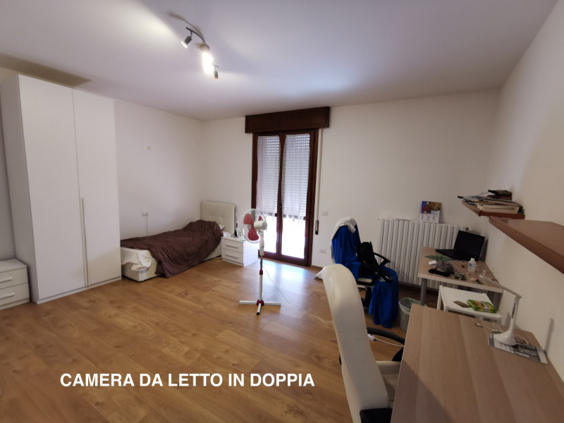 Disponibili 3 POSTI LETTO 

Poco distante dal centro di Legnaro e dal campus Agripolis, c.a 10 Mi...