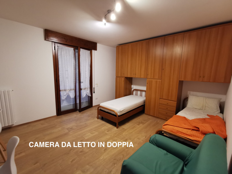 Disponibili 3 POSTI LETTO 

Poco distante dal centro di Legnaro e dal campus Agripolis, c.a 10 Mi...