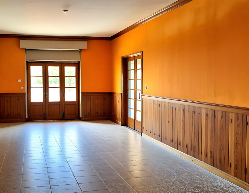 (Per INFO 388 892 0530) A Cornuda, in posizione centrale, proponiamo in vendita immobile di prest...